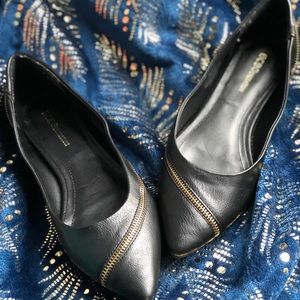 Beautiful BCBG flats